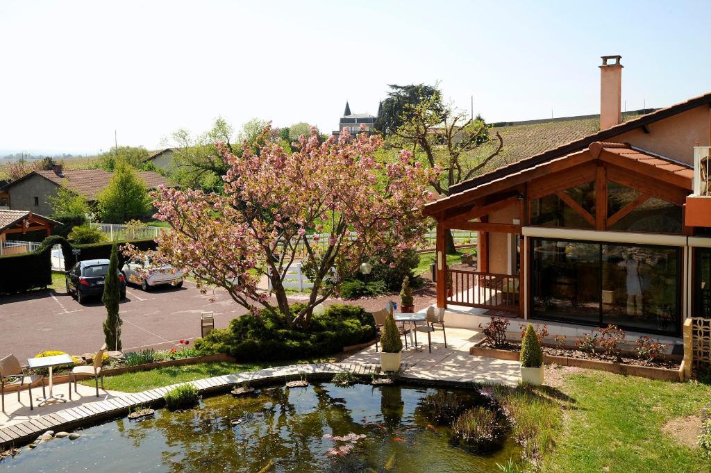 Logis Hotel Des Grands Vins Fleurie Exterior foto